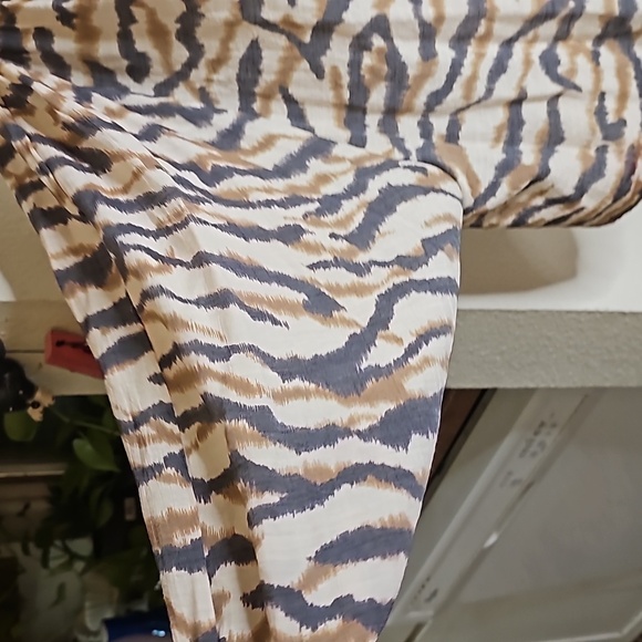 Zac & Rachael Blouse - Picture 2 of 3